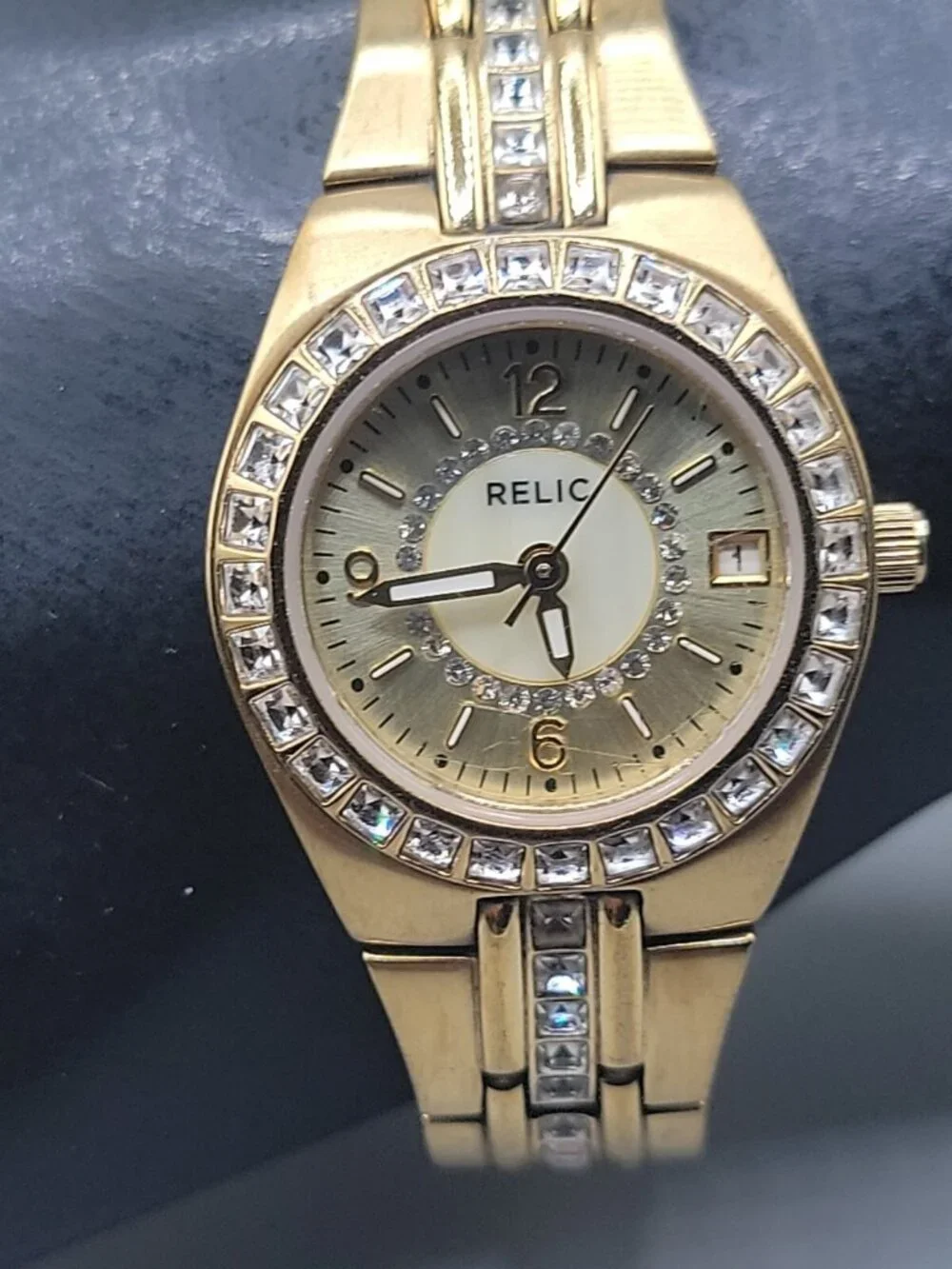 Relic fossil queens